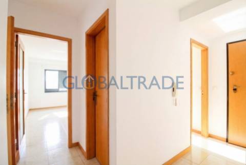 Apartamento T3 Renovado - Condomínio Fechado em Rio Tinto