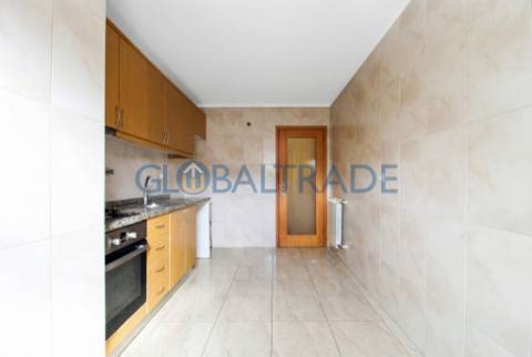 Apartamento T3 Renovado - Condomínio Fechado em Rio Tinto