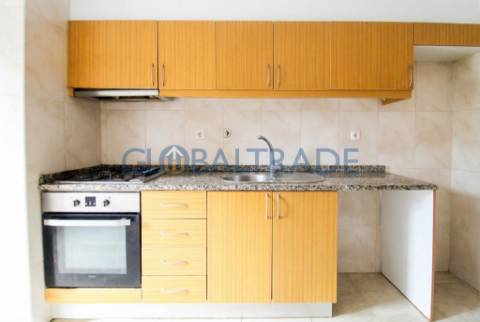 Apartamento T3 Renovado - Condomínio Fechado em Rio Tinto