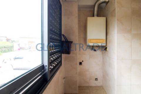 Apartamento T3 Renovado - Condomínio Fechado em Rio Tinto