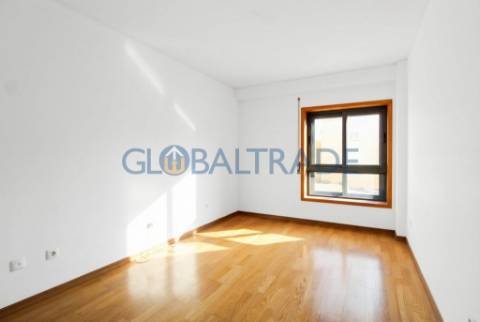 Apartamento T3 Renovado - Condomínio Fechado em Rio Tinto