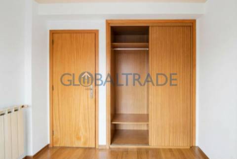 Apartamento T3 Renovado - Condomínio Fechado em Rio Tinto