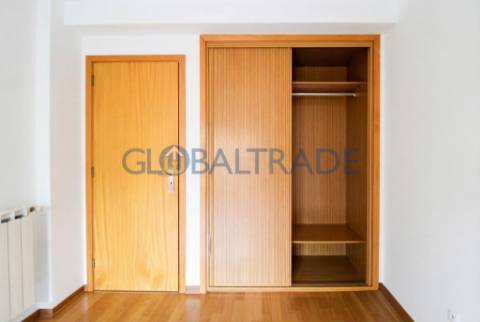Apartamento T3 Renovado - Condomínio Fechado em Rio Tinto