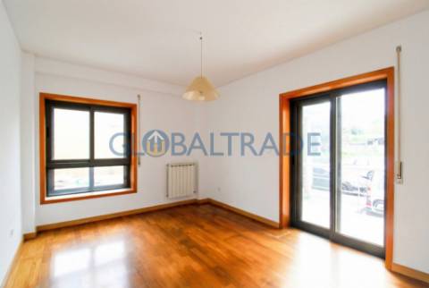 Apartamento T3 Renovado - Condomínio Fechado em Rio Tinto