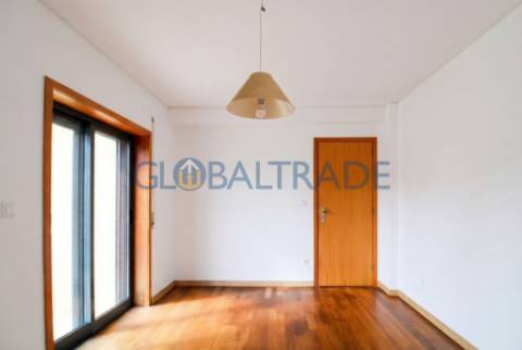 Apartamento T3 Renovado - Condomínio Fechado em Rio Tinto