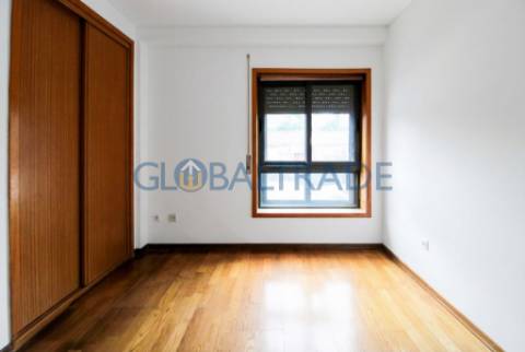 Apartamento T3 Renovado - Condomínio Fechado em Rio Tinto