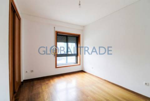 Apartamento T3 Renovado - Condomínio Fechado em Rio Tinto