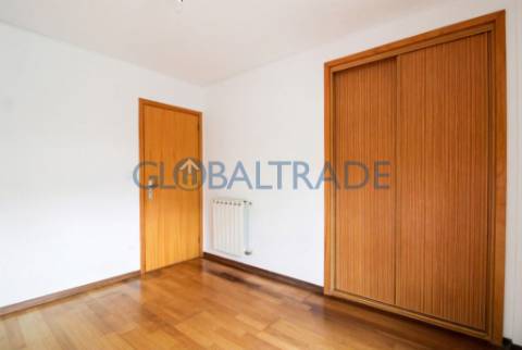 Apartamento T3 Renovado - Condomínio Fechado em Rio Tinto