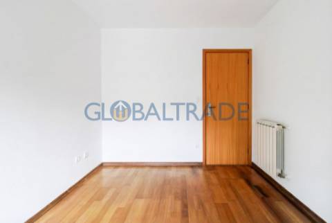 Apartamento T3 Renovado - Condomínio Fechado em Rio Tinto