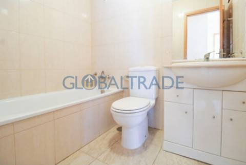 Apartamento T3 Renovado - Condomínio Fechado em Rio Tinto