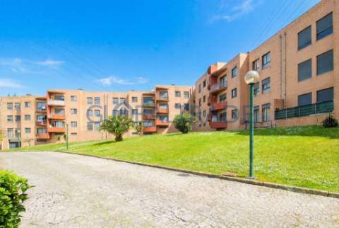 Apartamento T3 Renovado - Condomínio Fechado em Rio Tinto