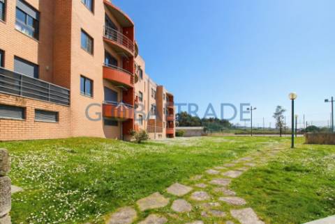 Apartamento T3 Renovado - Condomínio Fechado em Rio Tinto