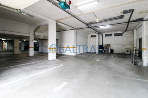 Apartamento T3 Renovado - Condomínio Fechado em Rio Tinto