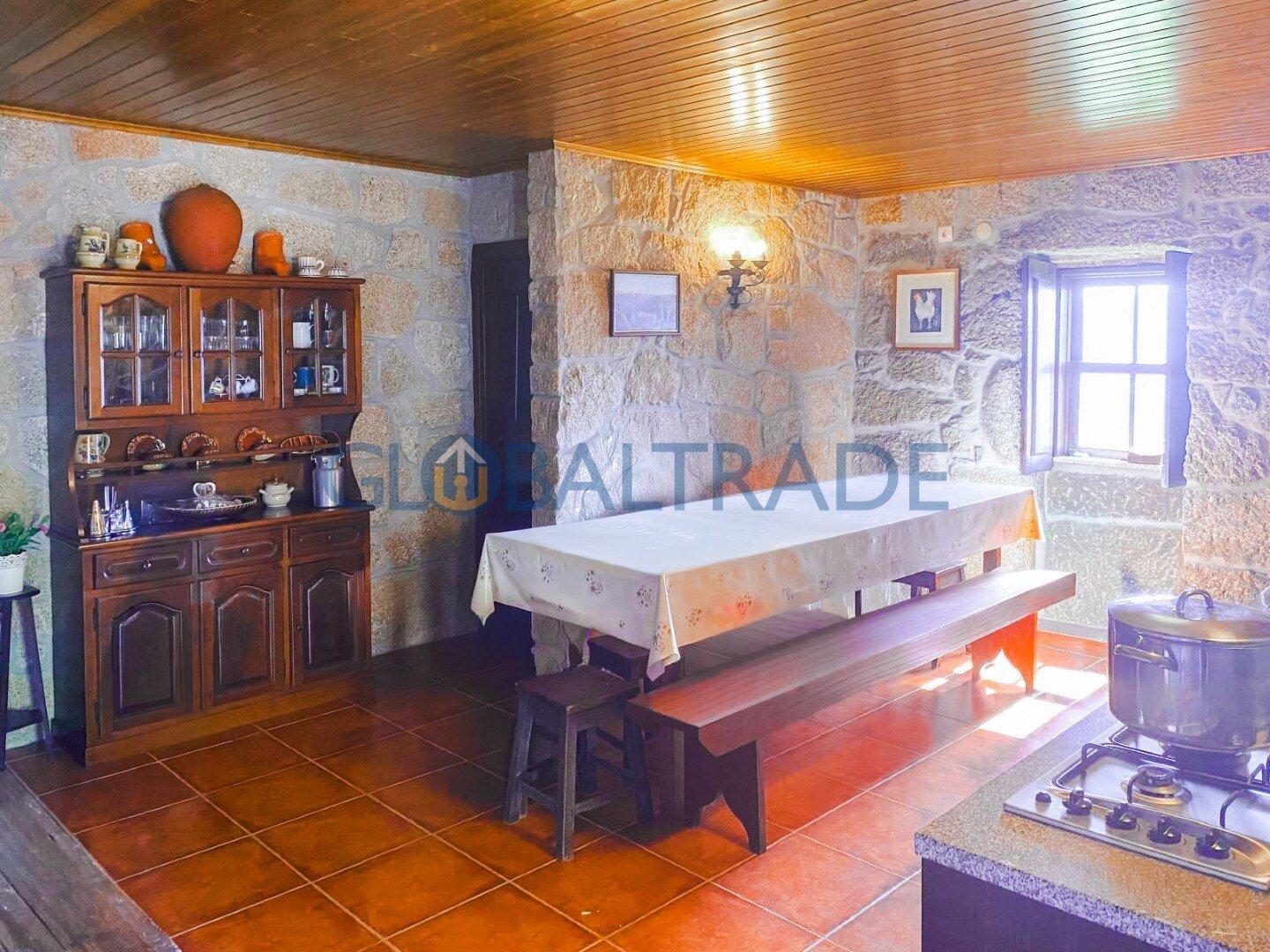 Quinta com 5250 m² & Moradia T1 em Pedra – Baião