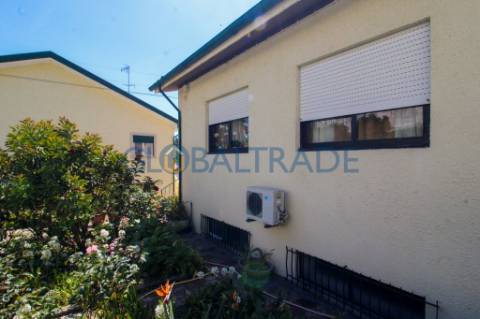 Moradia T2 com Terreno de 537m² e Potencial de Duas Habitações – Maia