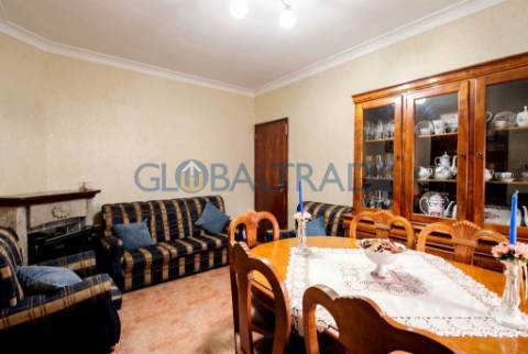 Moradia T2 com Terreno de 537m² e Potencial de Duas Habitações – Maia