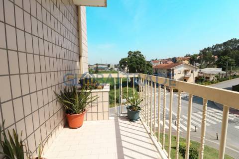 Apartamento T3 em Fânzeres