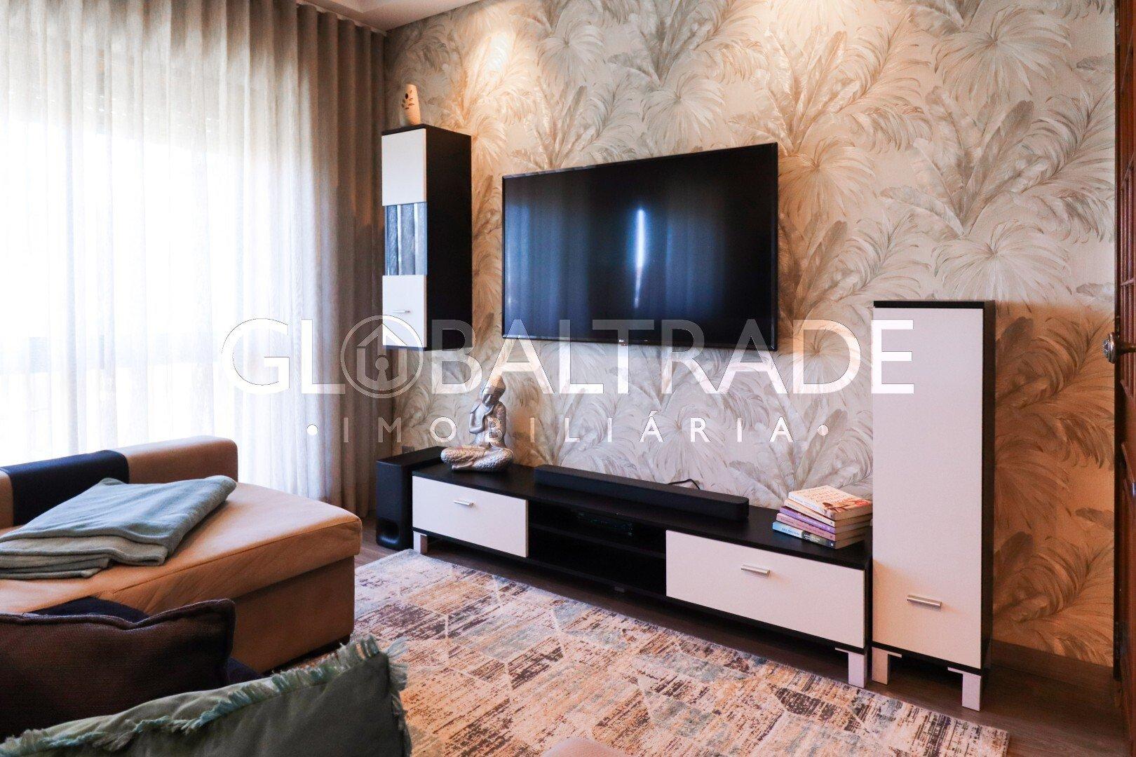 Apartamento T3+1 Renovado & Equipado em Águas Santas