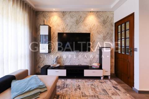 Apartamento T3+1 Renovado & Equipado em Águas Santas