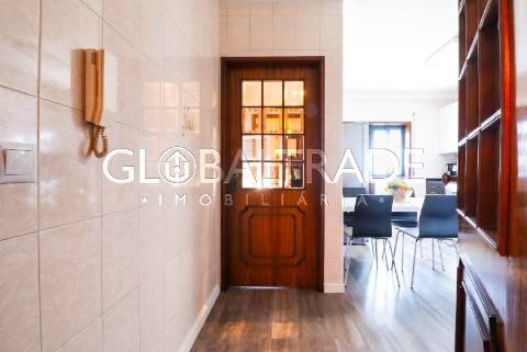 Apartamento T3+1 Renovado & Equipado em Águas Santas