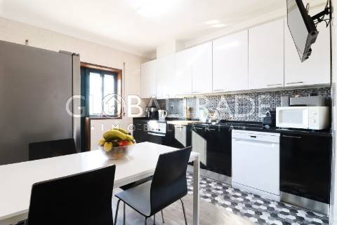 Apartamento T3+1 Renovado & Equipado em Águas Santas