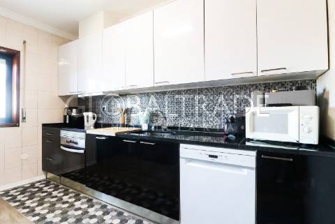 Apartamento T3+1 Renovado & Equipado em Águas Santas