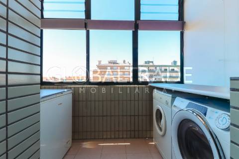 Apartamento T3+1 Renovado & Equipado em Águas Santas