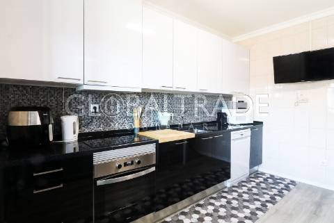 Apartamento T3+1 Renovado & Equipado em Águas Santas