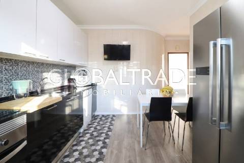 Apartamento T3+1 Renovado & Equipado em Águas Santas