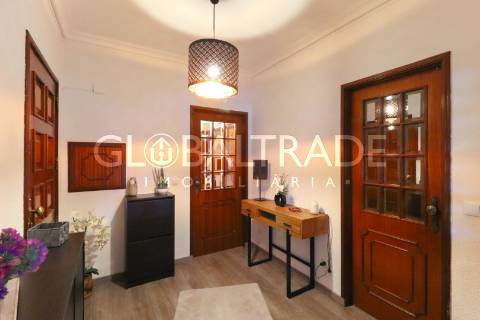 Apartamento T3+1 Renovado & Equipado em Águas Santas