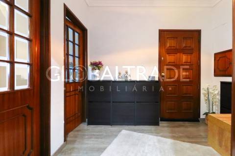 Apartamento T3+1 Renovado & Equipado em Águas Santas