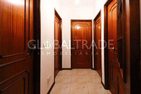 Apartamento T3+1 Renovado & Equipado em Águas Santas