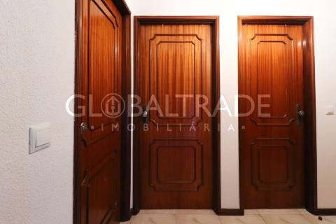 Apartamento T3+1 Renovado & Equipado em Águas Santas