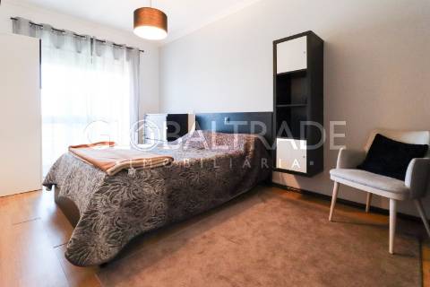 Apartamento T3+1 Renovado & Equipado em Águas Santas