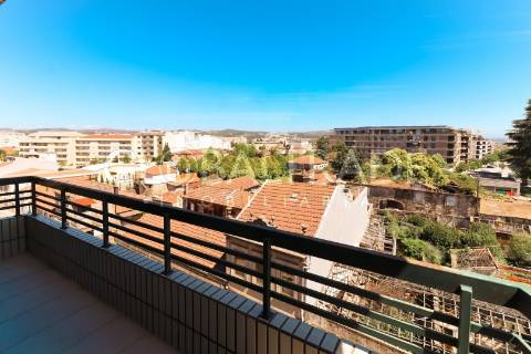 Apartamento T3+1 Renovado & Equipado em Águas Santas