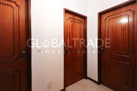 Apartamento T3+1 Renovado & Equipado em Águas Santas