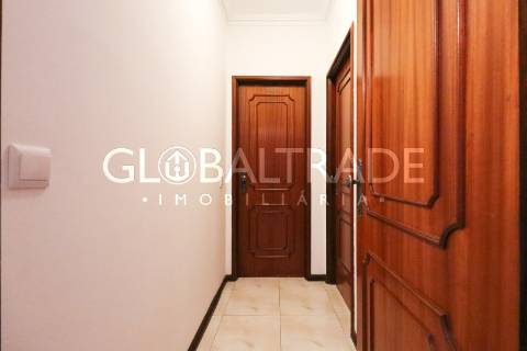 Apartamento T3+1 Renovado & Equipado em Águas Santas