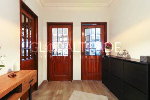 Apartamento T3+1 Renovado & Equipado em Águas Santas