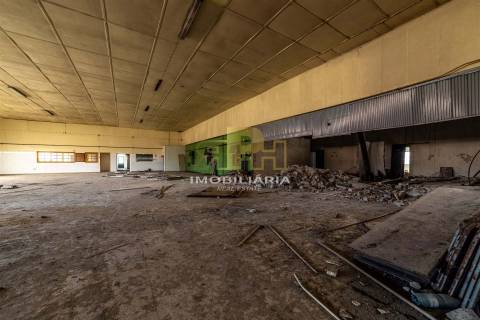 Prédio T6 Venda em Alcanhões,Santarém