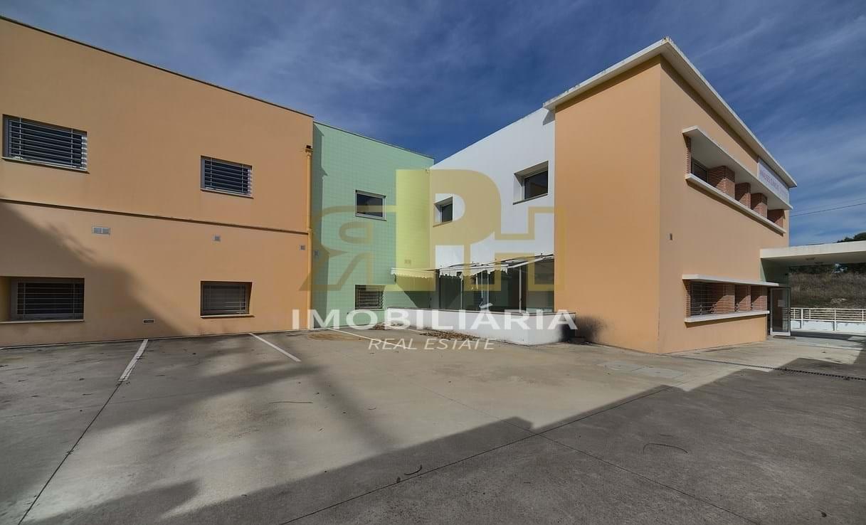 Armazém T6 Venda em Vale de Santarém,Santarém