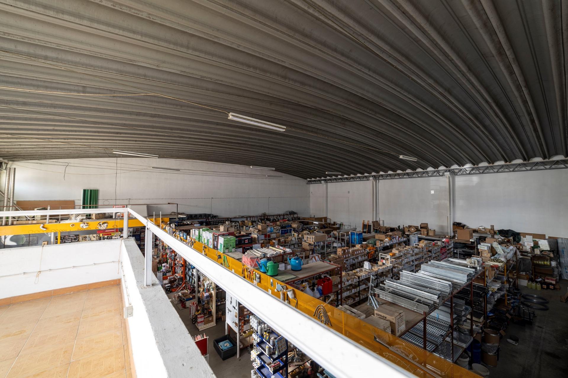 Armazém  Venda em Romeira e Várzea,Santarém