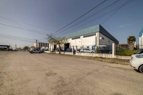 Armazém  Venda em Romeira e Várzea,Santarém
