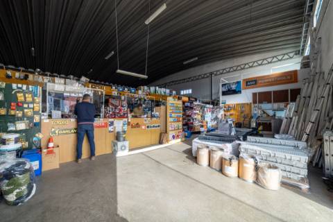 Armazém  Venda em Romeira e Várzea,Santarém