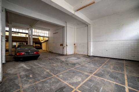 Armazém  Venda em Santarém (Marvila), Santa Iria da Ribeira de Santarém, Santarém (São Salvador) e Santarém (São Nicolau),Santarém