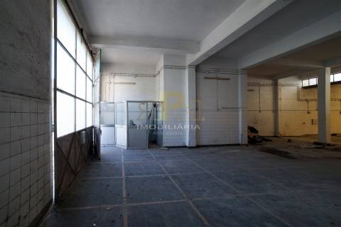 Armazém  Venda em Santarém (Marvila), Santa Iria da Ribeira de Santarém, Santarém (São Salvador) e Santarém (São Nicolau),Santarém