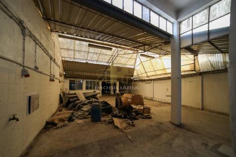 Armazém  Venda em Santarém (Marvila), Santa Iria da Ribeira de Santarém, Santarém (São Salvador) e Santarém (São Nicolau),Santarém