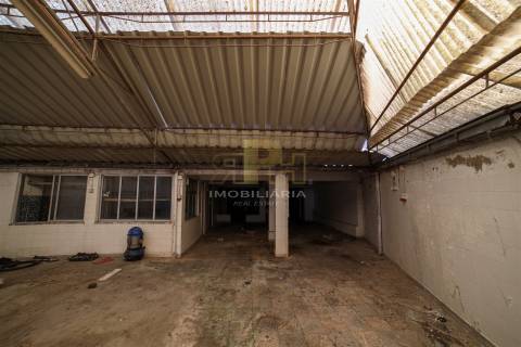 Armazém  Venda em Santarém (Marvila), Santa Iria da Ribeira de Santarém, Santarém (São Salvador) e Santarém (São Nicolau),Santarém