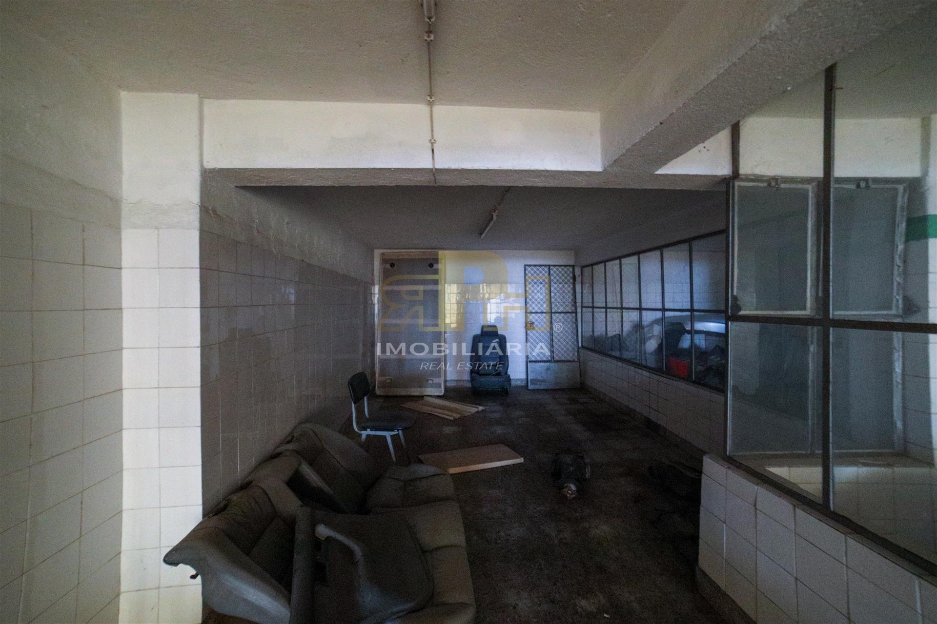 Armazém  Venda em Santarém (Marvila), Santa Iria da Ribeira de Santarém, Santarém (São Salvador) e Santarém (São Nicolau),Santarém