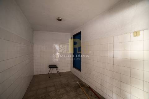 Armazém  Venda em Santarém (Marvila), Santa Iria da Ribeira de Santarém, Santarém (São Salvador) e Santarém (São Nicolau),Santarém