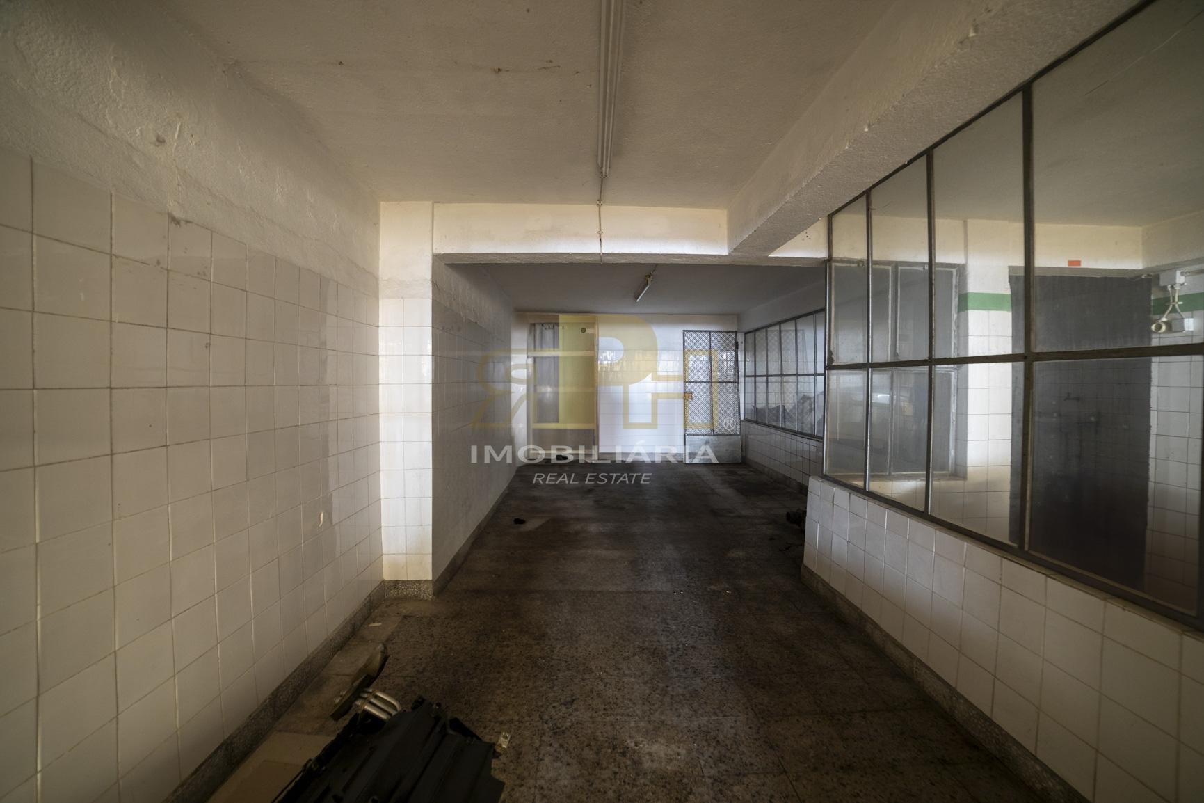 Armazém  Venda em Santarém (Marvila), Santa Iria da Ribeira de Santarém, Santarém (São Salvador) e Santarém (São Nicolau),Santarém